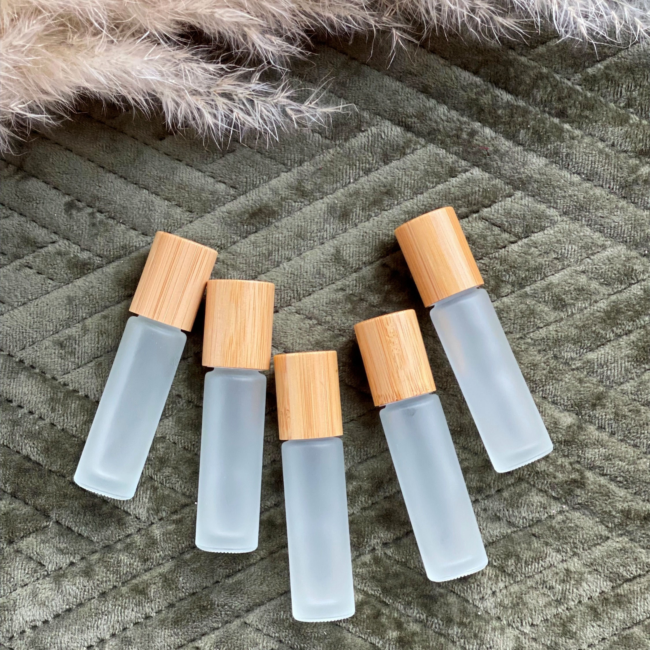 10ml Mattglas Roll-On Flasche weiß mit Bambus-Deckel