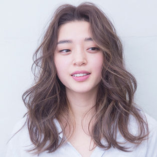 +Cのヘアカラーの特徴「繊細なハイライト」