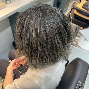 沢山増えた白髪 地毛ハイライトで自然に活かす 癖毛