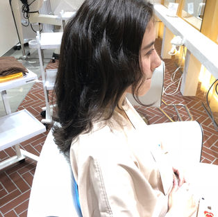 真っ黒な地毛からハイライトで劇的チェンジ