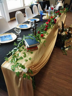Head table gold and blue