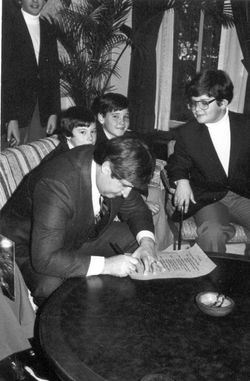 195861_9865680077_1336_n