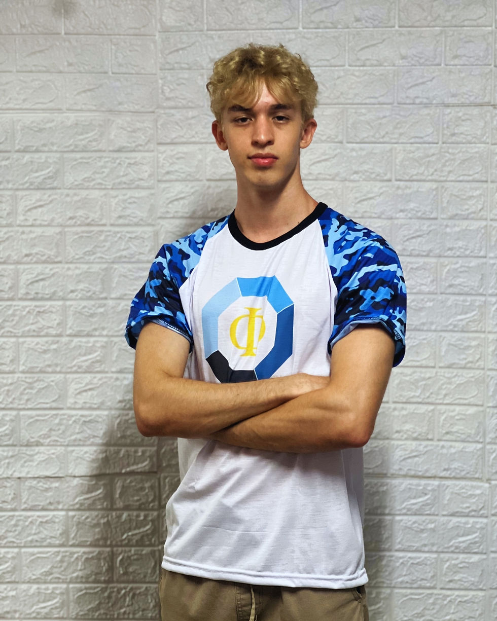 pessoa com uniforme do super turma curso preparatório. ex-aluno aprovado