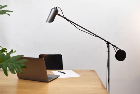 400ML Collection de luminaires orientable avec réflecteurs en bombes de peinture recyclées et un design filaire signée NOUE.