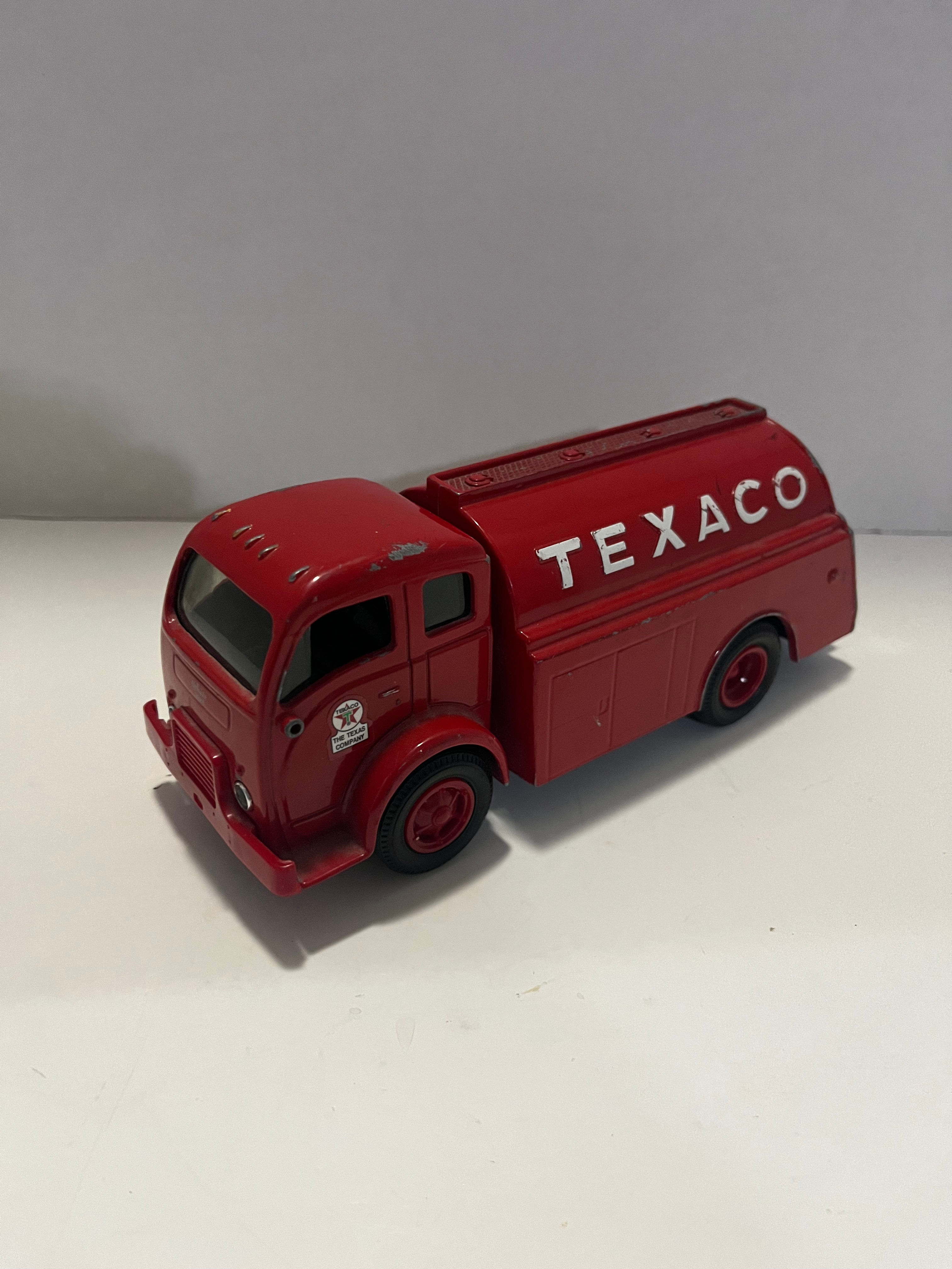 Vintage 1996 ERTL: TEXACO “1949 White Tilt Cab Tanker Truck Coin Bank” (No Key)