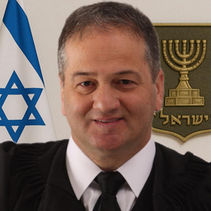 נעצרו לאחר שניסו להבריח 12 טונות חזיר כשהתחזו ליבואני קוסמטיקה