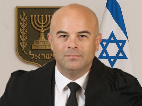מועדון הבארבי נתבע על חובות שכירות, לא התייצב, והשופט המתין באולם ריק