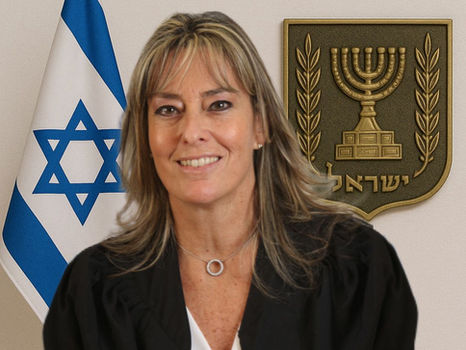 טען כי רו"ח ועורך דין סייעו לנשל אותו מנכסים - מה קבע בית המשפט?