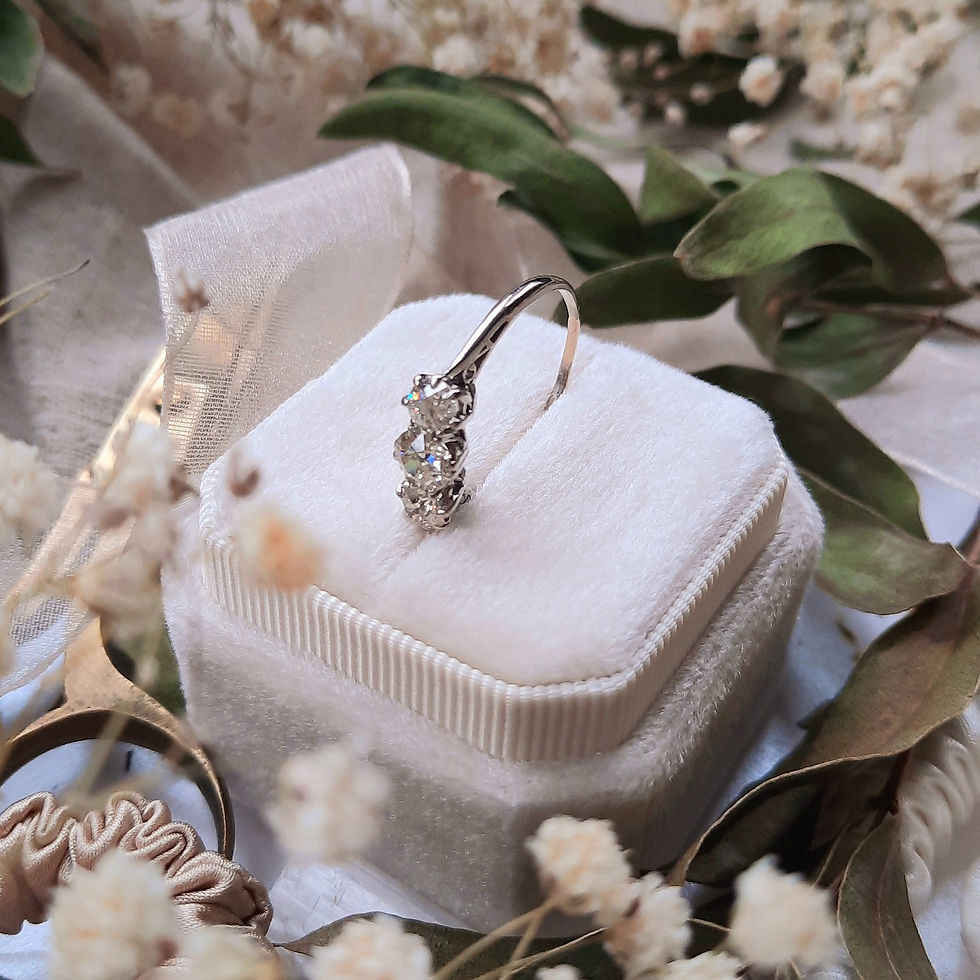 Thumbnail: 18ct White Gold c.1920s Trilogy Ring
