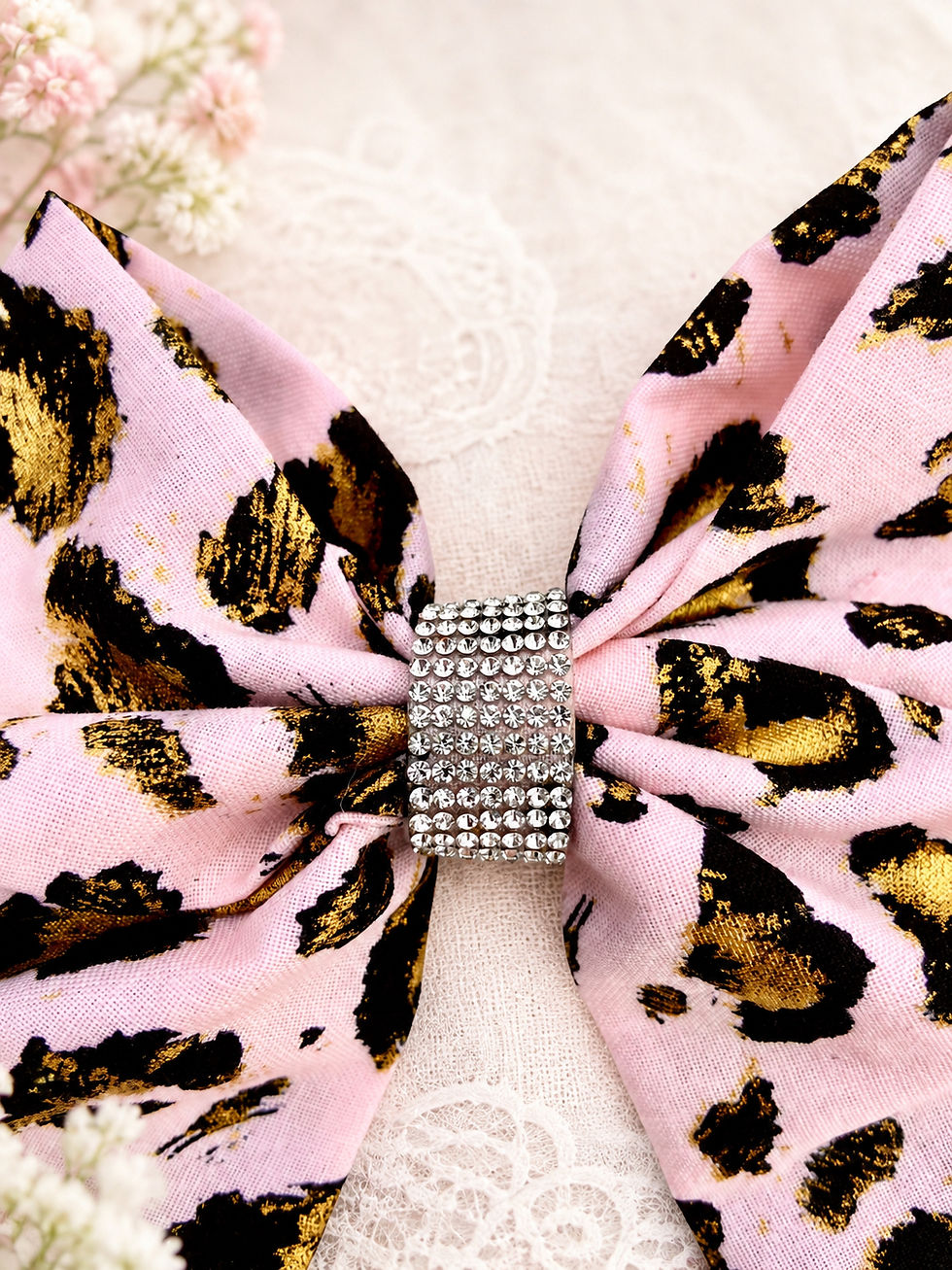 Thumbnail: Gilded Leopard Bow