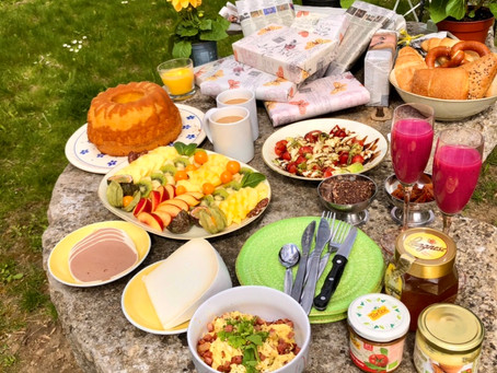 Gaben- und Gartentisch