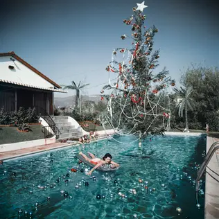 Slim Aarons’ Christmas Swim: Story Behind the Tree