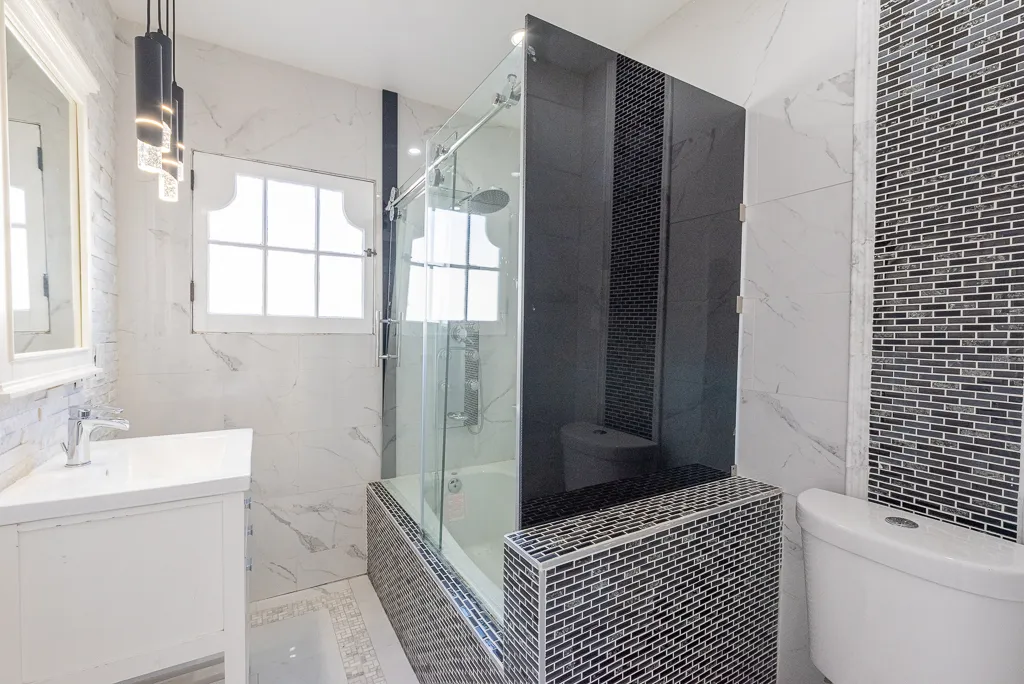 710 Adelaide Place even worse bathroom