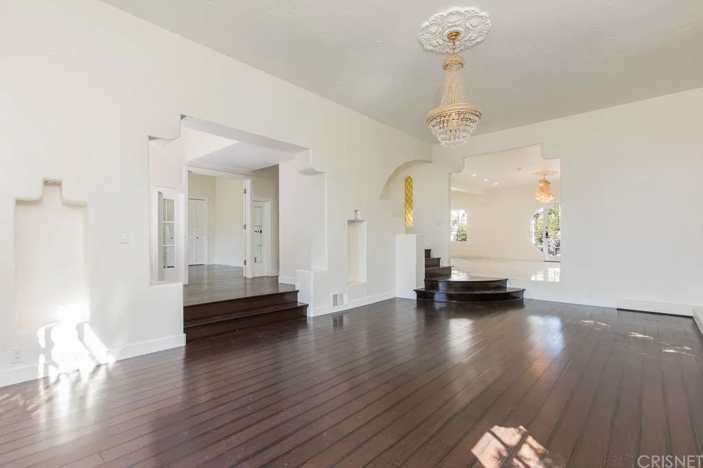 710 Adelaide Place living room