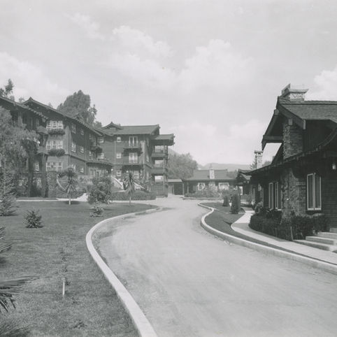 Japanese bungalow court in Hollywood 1913