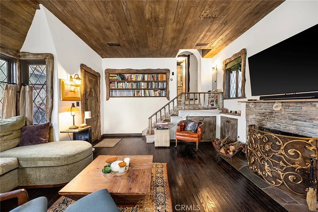 6937 Vanland living room stairs