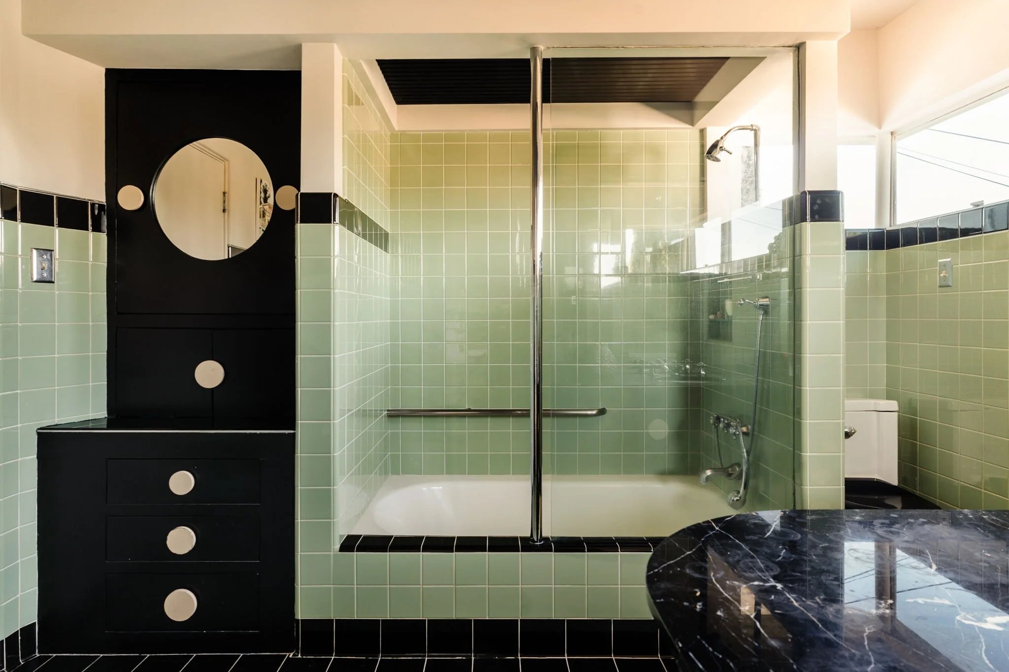 1530 Easterly shower