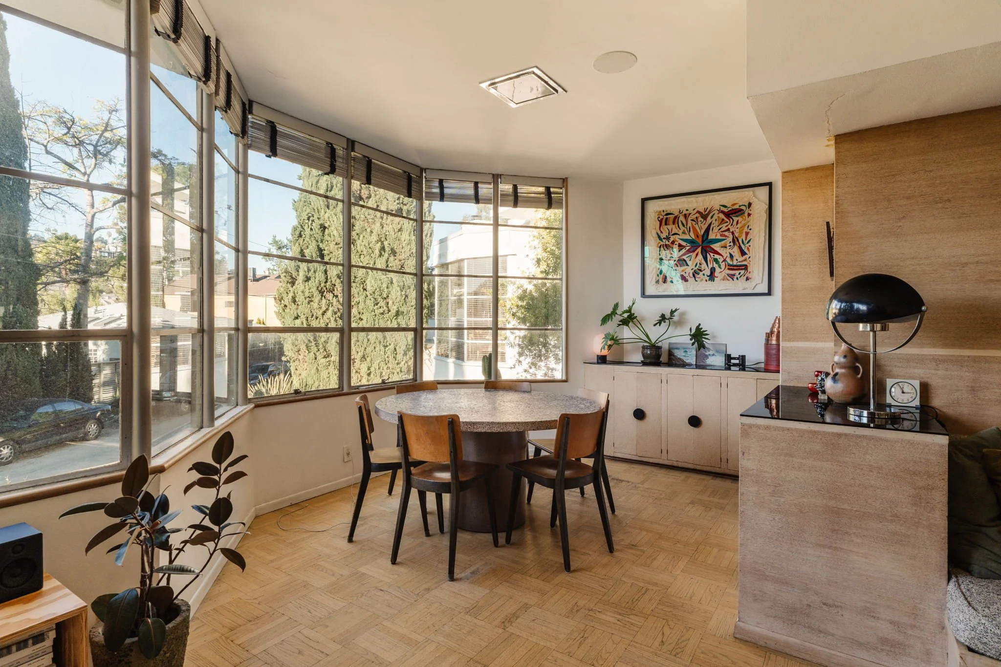 1530 Easterly dining area