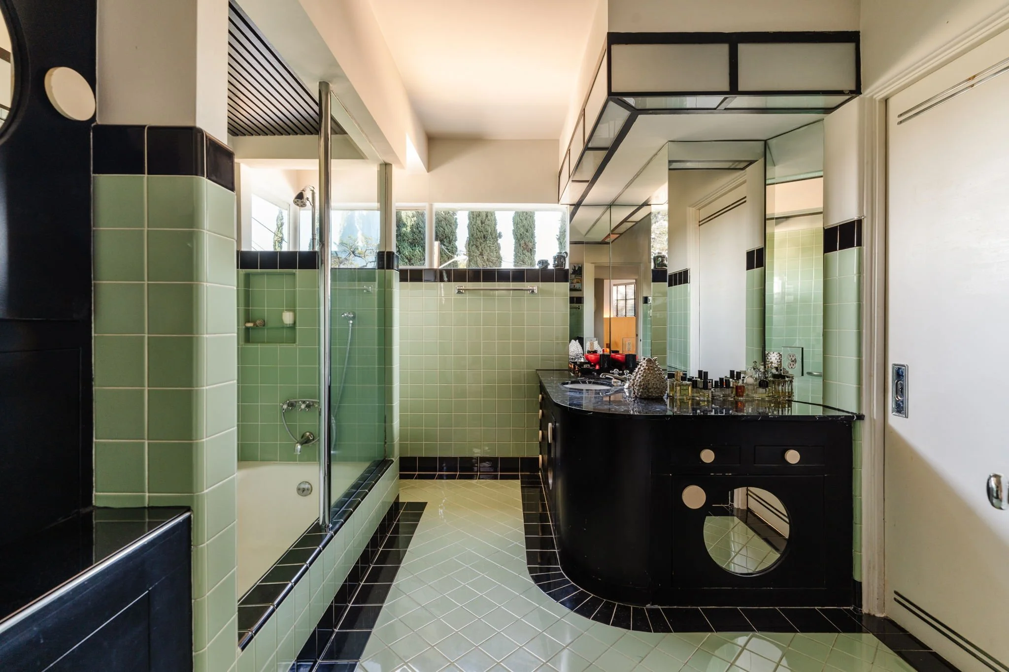 1530 Easterly bathroom