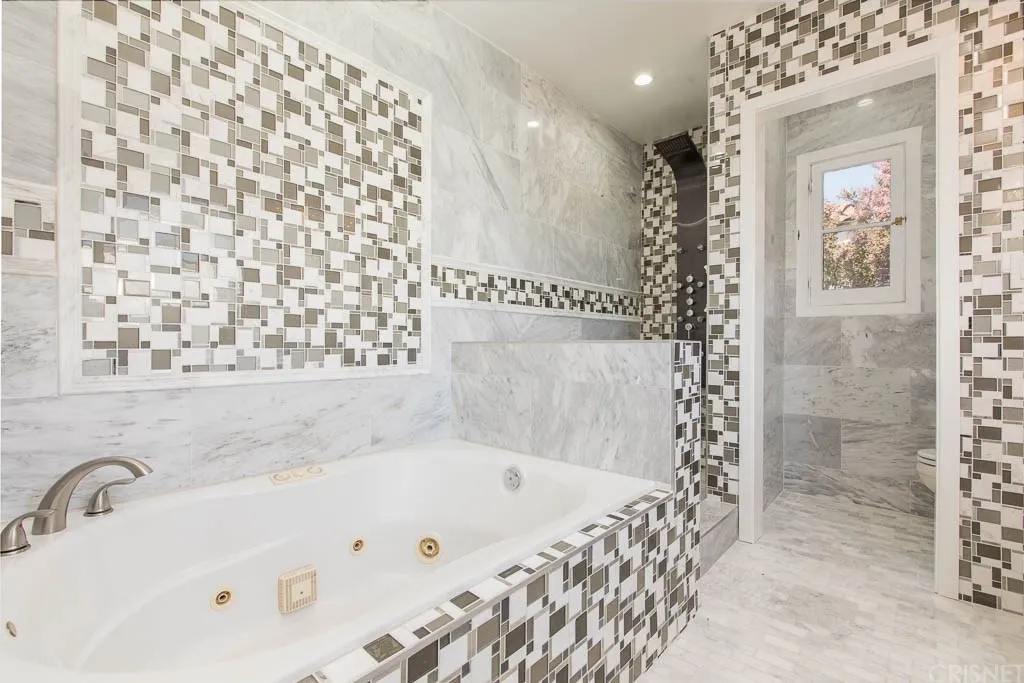 710 Adelaide Place hideous remodeled bathroom