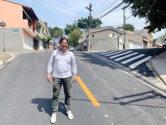 Vereador Dr. Ronaldo Onishi pediu e acompanhou troca de asfalto da Beatriz Augusta