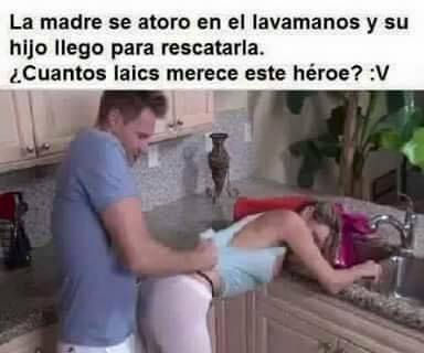 Madre se queda atorada en el lavabo y el hijo la salva