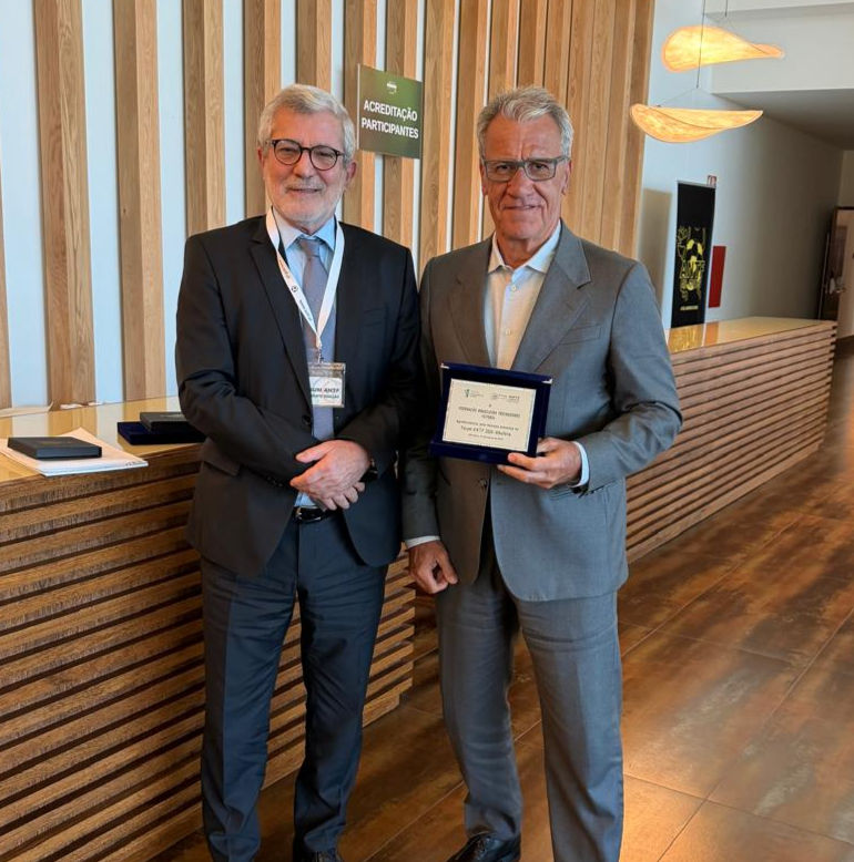 O Presidente da ANTF Sr Henrique Calisto e o Diretor Executivo da FBTF, Sr Alfredo Sampaio (representou o Presidente Vagner Mancini) da FBTF.