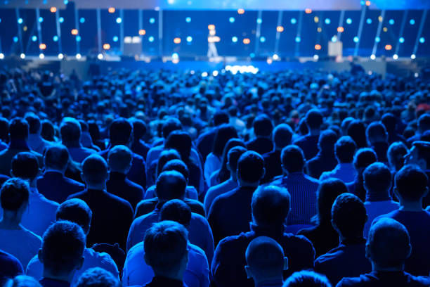 Personas en un evento corporativo