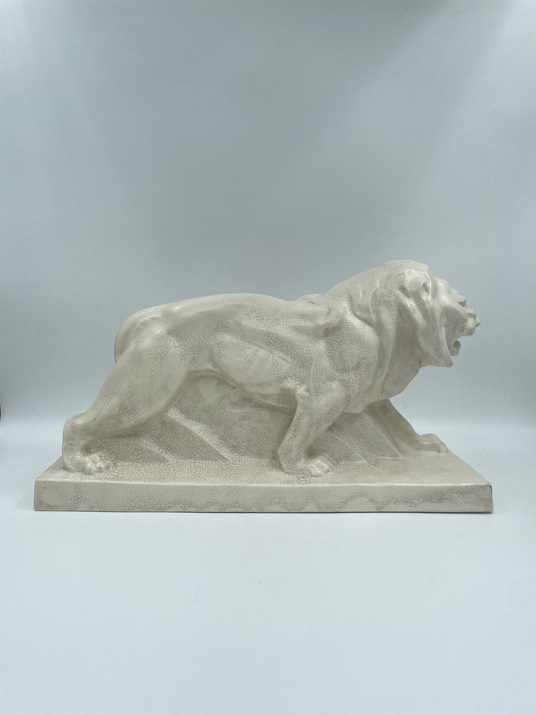 Lion en céramique craquelée art déco