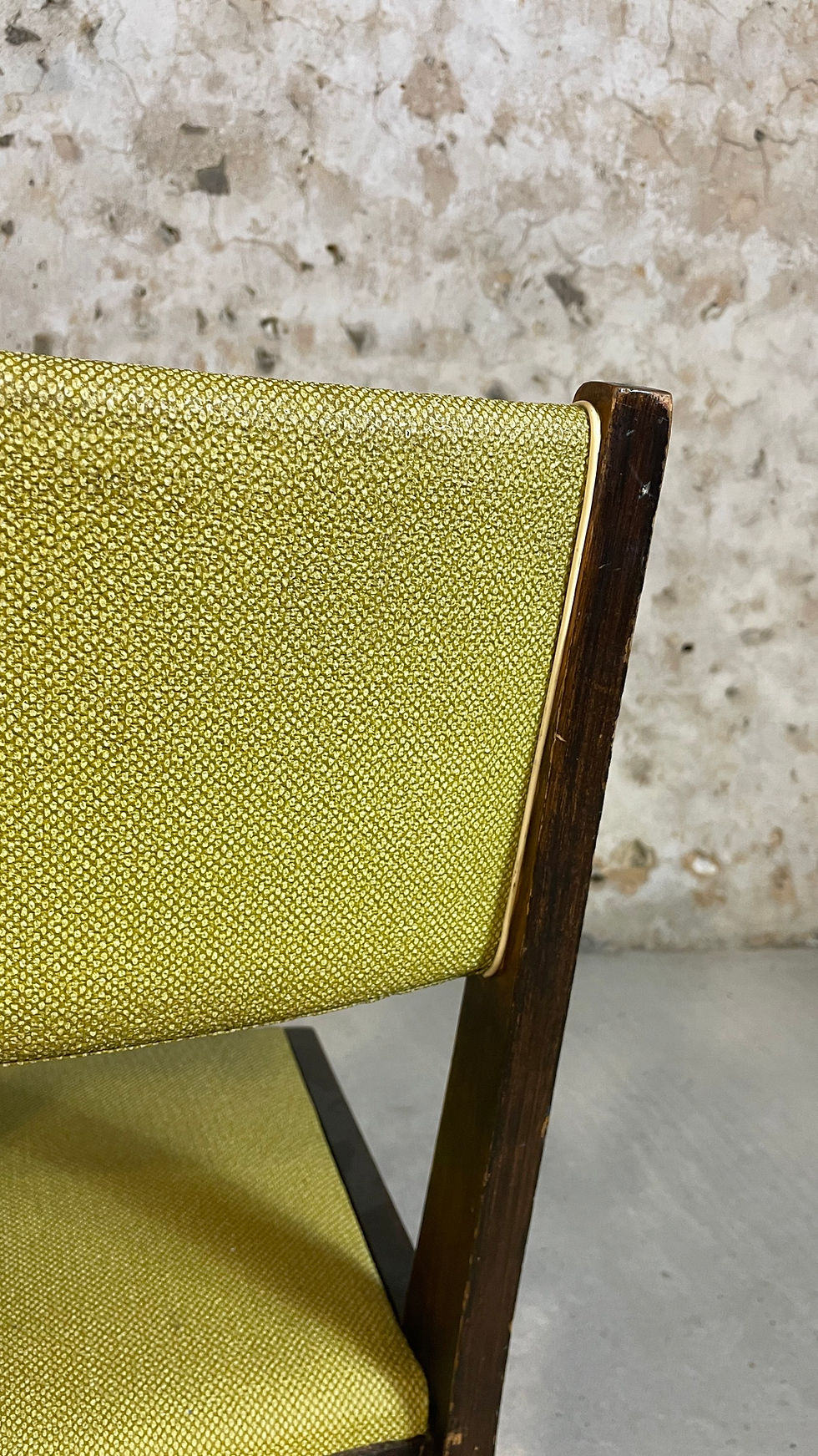 Thumbnail: 6 chaises jaunes