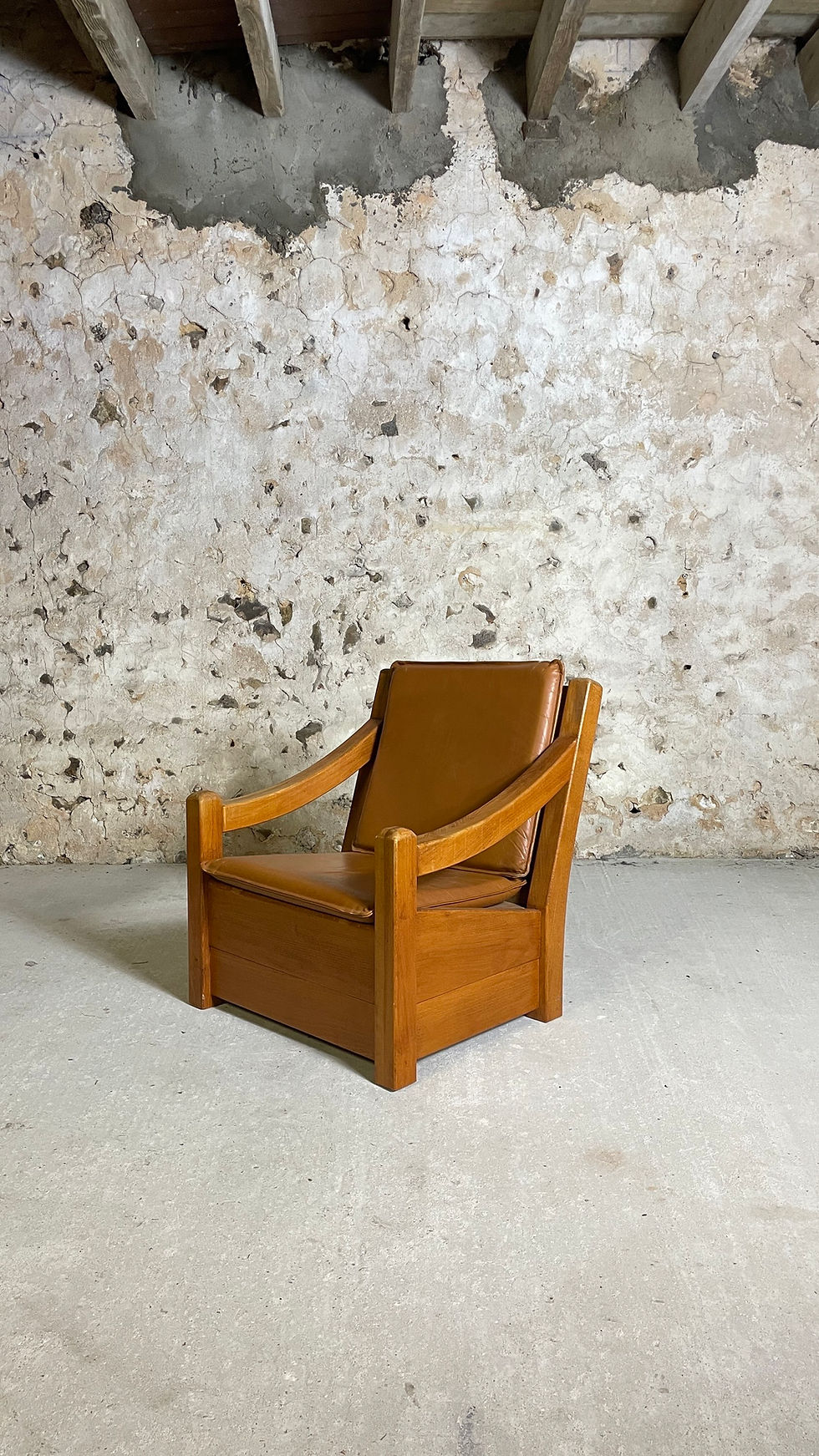 Miniature : Fauteuils brutalistes couleur cognac