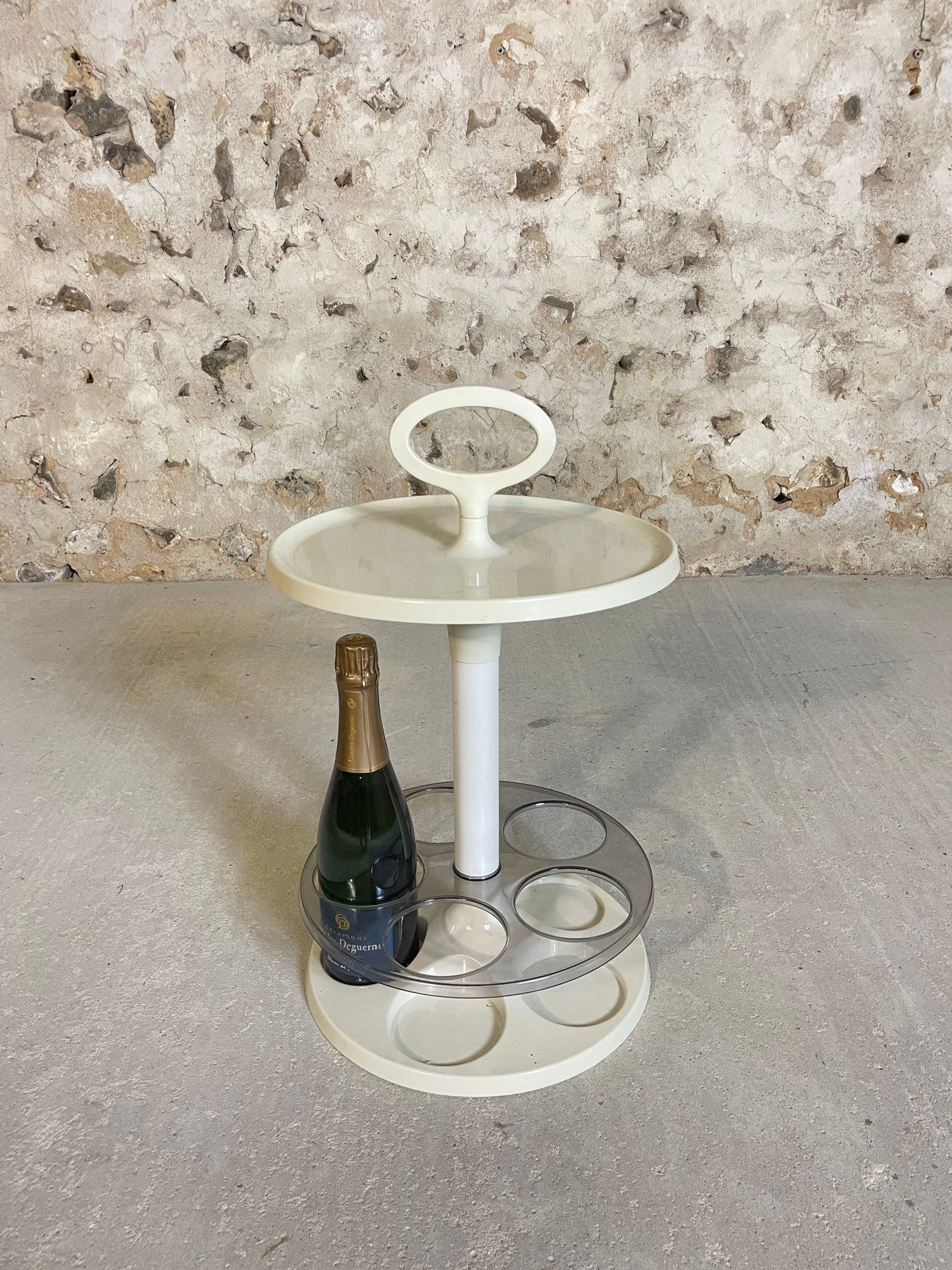 Bar style prisunic en plastique