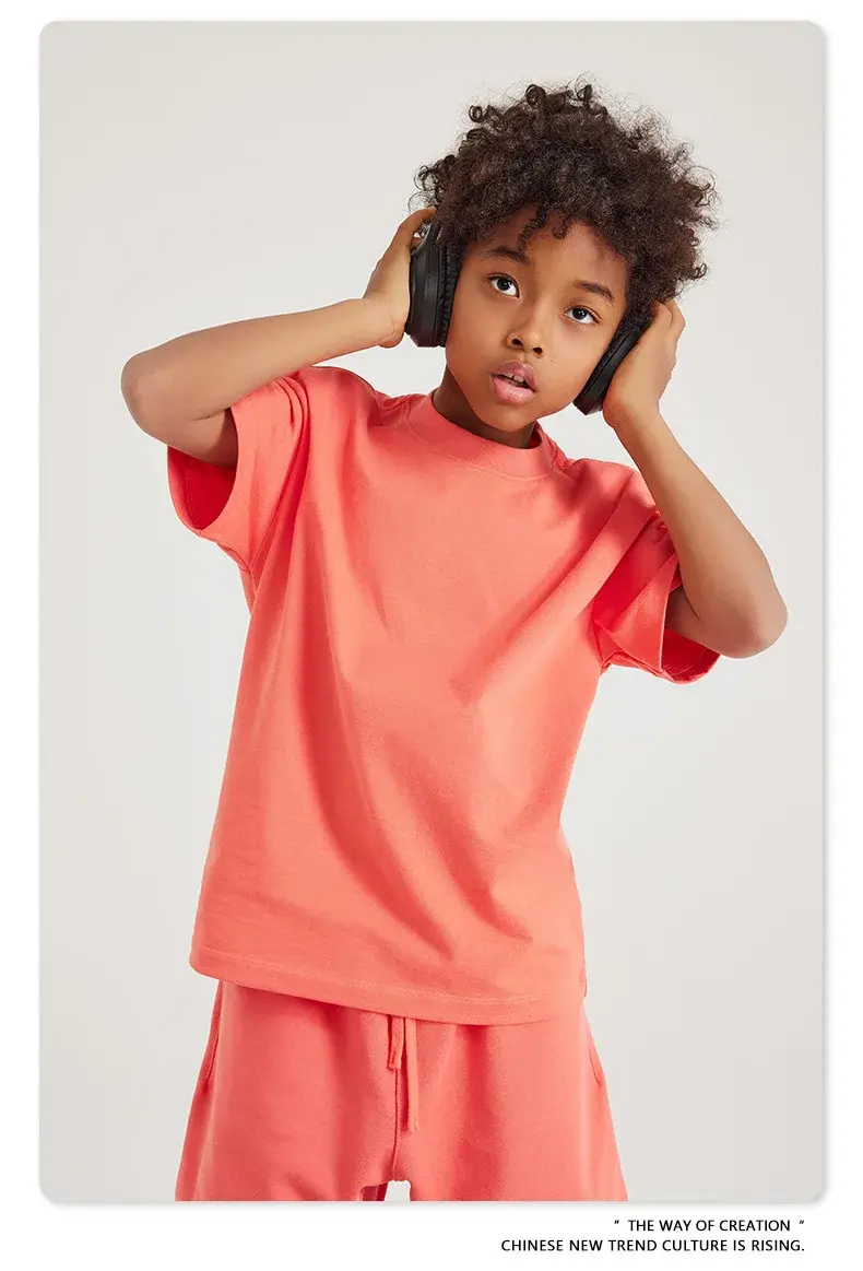Miniatura: Camiseta de verano  para niños con mangas caídas y estampado de algodón.