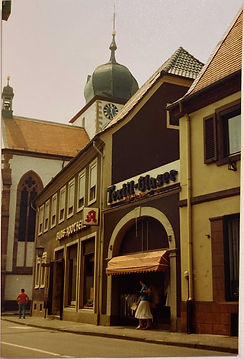 Textilhaus Glaser im neuen Ladengeschäft 1980