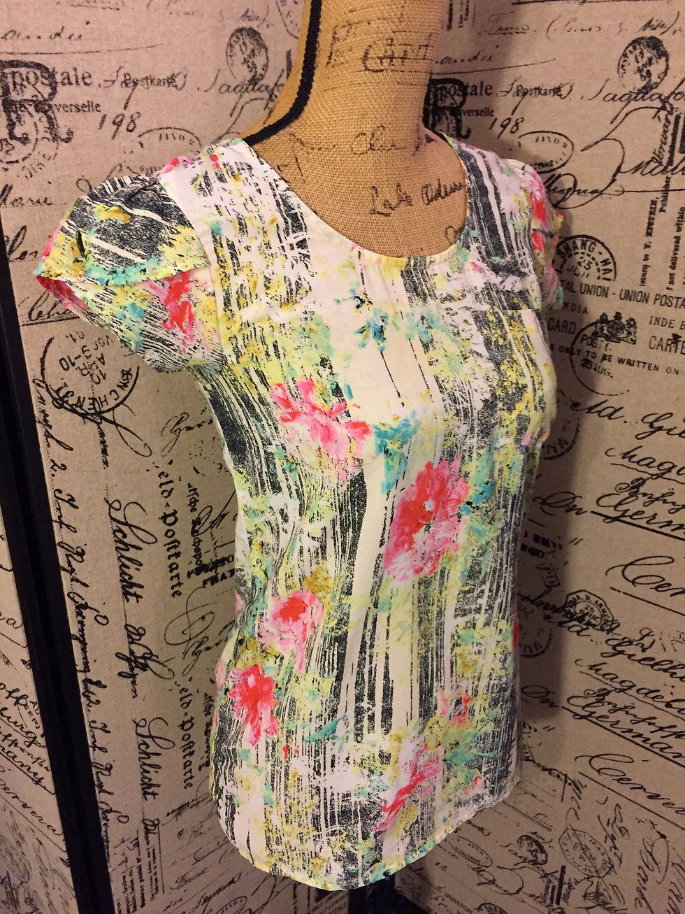 Thumbnail: Gorgeous Floral Blouse Size XS