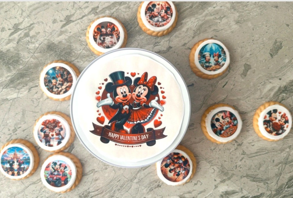 Thumbnail: Mickey & Minnie Valentine Cookies Box