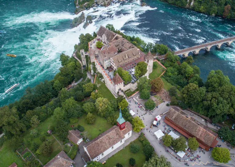 medium_Schloss_Laufen_3560d921b4.webp