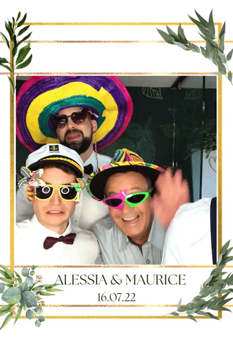 Gäste nutzen Fotobox Winterthur – lustige Hochzeitsszenen