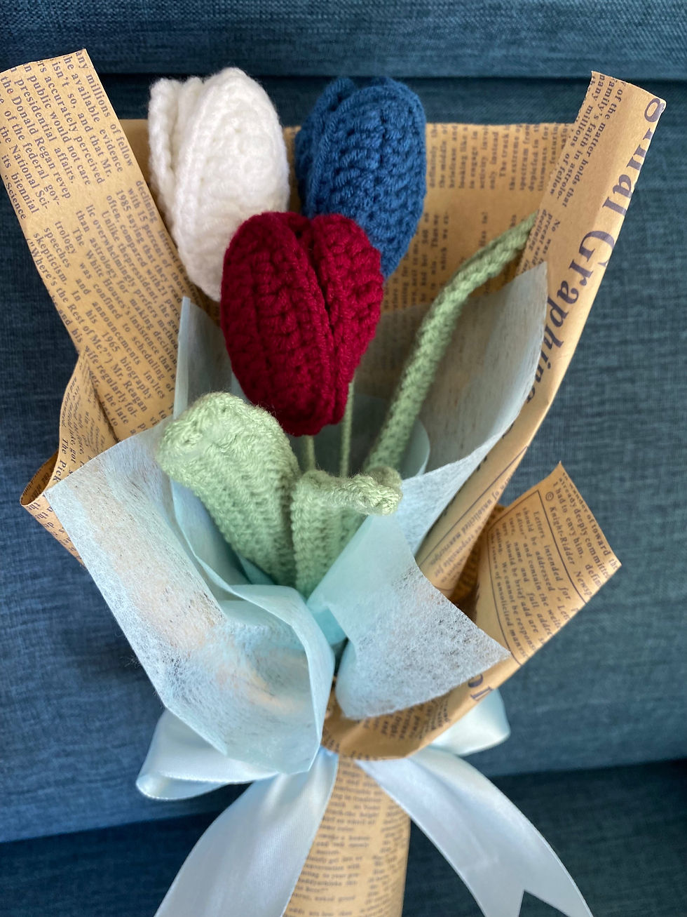 Thumbnail: Tulip 3 stalk flower bouquet 