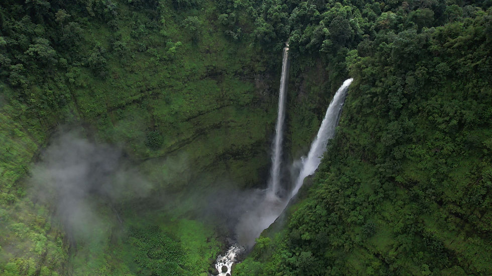 vecteezy_tad-fane-waterfall-a-picturesque-twin-set-of-waterfalls_10012535 (1).mov