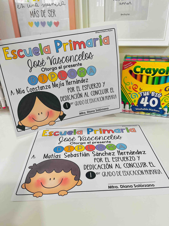 Diplomas editables para estudiantes de primaria con seis diseños creativos por grado
