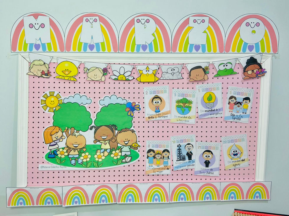 Banner de Marzo con letras coloridas, banderines, y dibujos de la primavera y el Día de la Mujer para decoración de aula.