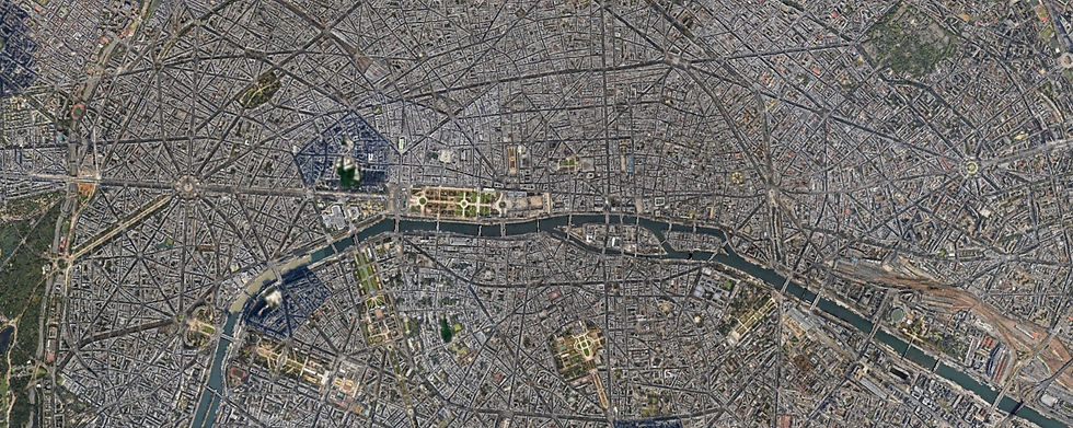 La partie centrale de Paris (ci-dessus) présente une continuité dense inexistante dans les grandes villes de la moitié nord de l'Europe. Dans cette partie centrale, le tissu urbain est dense mais très homogène, les constructions constituant le tissu étant limitées à une vingtaine de mètre de hauteur. Le tissu urbain n'est interrompu que par une trame d'espaces publics ordonnancés : avenues droites rayonnantes du centre vers les périphéries, larges systèmes de boulevards marquant les extensions successives sur les anciens remparts, compositions et perspectives, réseaux de places urbaines, etc.