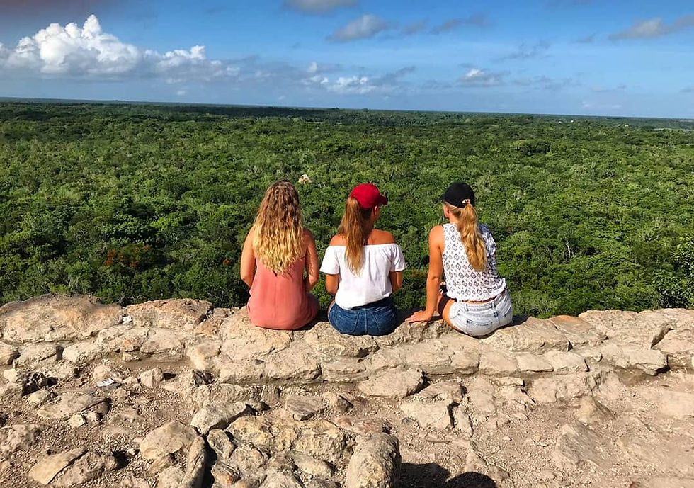 Des copines en voyage au Mexique