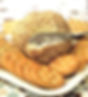 Ostiones ahumados mezclados con queso crema cubiertos de ajonjolí tostado.