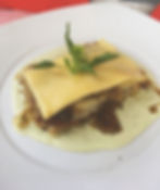 Lasaña de chicharrón en salsa verde