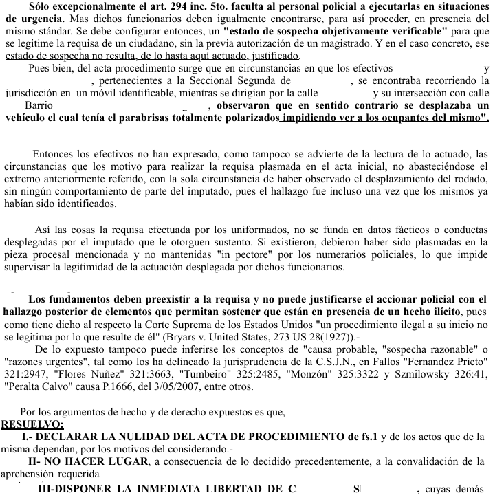 Fallo judicial que anula el procedimiento policial y dispone la libertad del imputado