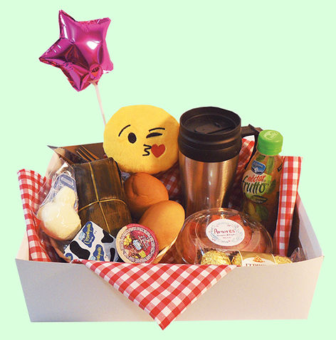 01 AMORES CON TAMAL EN CAJA