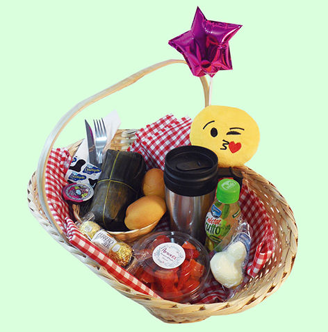 02 AMORES CON TAMAL EN CANASTA