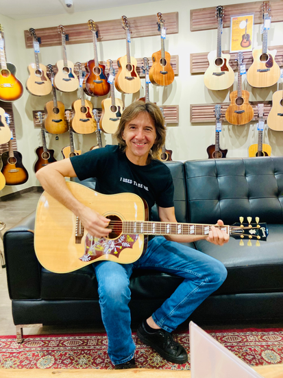 Seb Plante la journée de l'achat de la guitare Humminbird